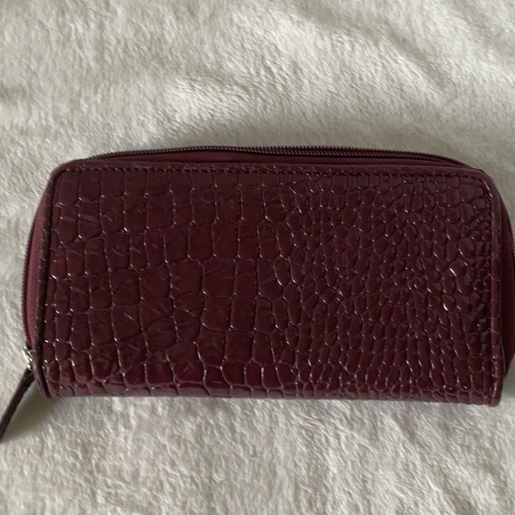Kenneth Cole Reaction Red Wallet Croc-Embossed Zip-Around - Picture 2 of 6